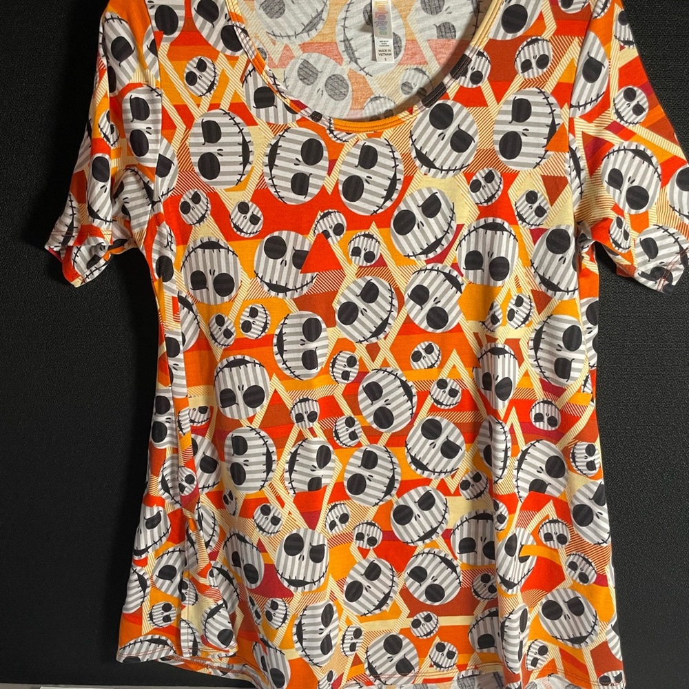 3/$10 - LuLaRoe Orange &Black Nightmare Before Christmas SS Top. Small.